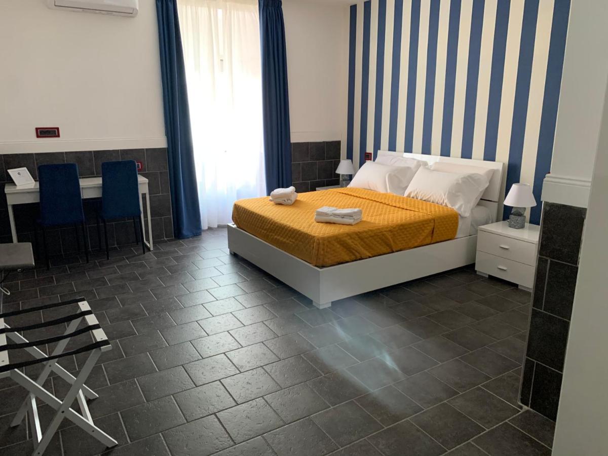 Hotel Yacht Club Angioino Neapol Zewnętrze zdjęcie