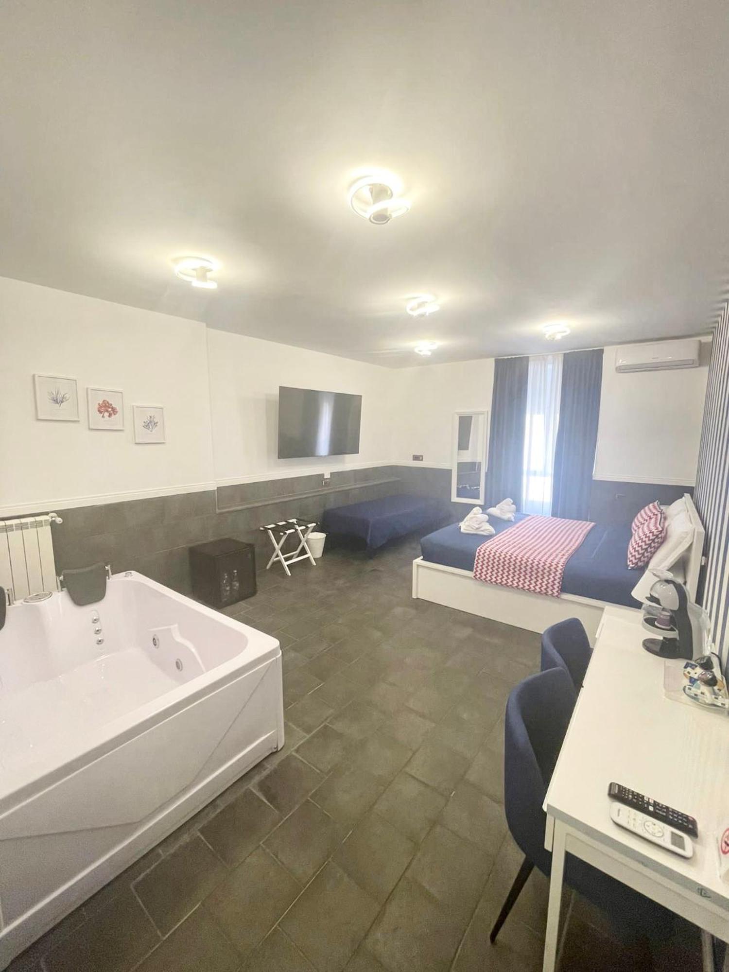 Hotel Yacht Club Angioino Neapol Zewnętrze zdjęcie